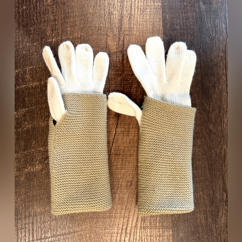 Women’s knitted gloves